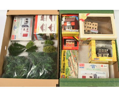 Hornby (GB), Hornby (China) plus similar Buildings, Kits and Scenics to include Hornby R. 503 "Signal Box" plus others (see p