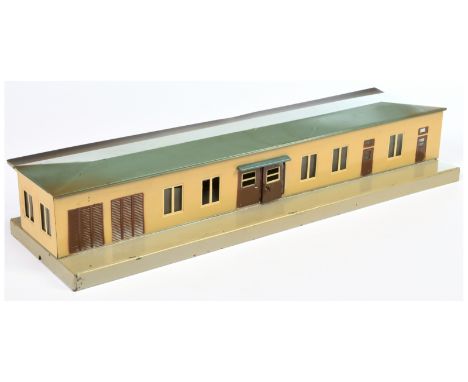Marklin HO Gauge No. 415 City Station - With grey roof with some discolouration at the corners. Condition is mostly Excellent