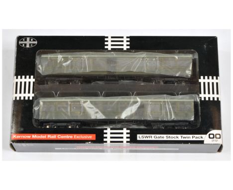 Dapol (Kernow Model Rail Centre) K1001 Set number 374 in SR Lined Maunsell Green livery. Conditions are Excellent Plus to Nea