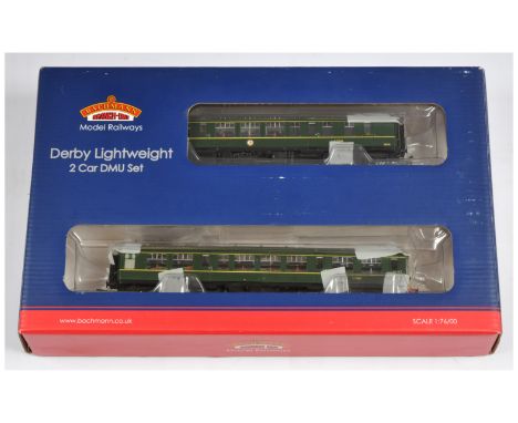 Bachmann Branchline OO Gauge 32-515 BR green 2-car Derby Lightweight DMU with yellow warning panel. Conditions: Excellent Plu