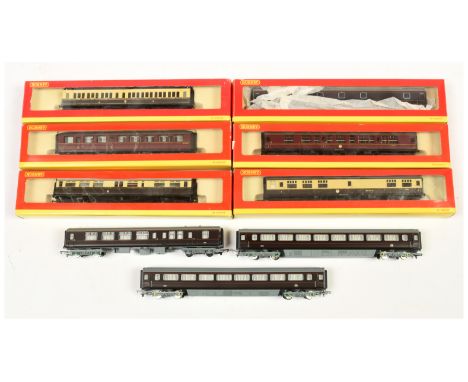 Hornby (China) Mixed group of boxed and unboxed Coaches to include R.4284 Royal Household Sleeper Coach No.10734 plus others 
