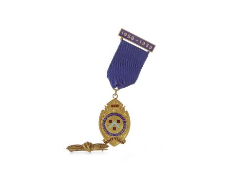 SIVLER GILT MEDAL FOR THE STRATFORD-UPON-AVON & DISTRICT CALEDONIAN SOCIETY PAST PRESIDENTwith an elliptical drop, moulded wi