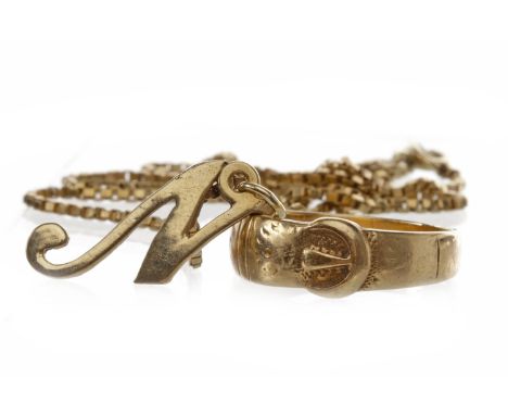 NINE CARAT GOLD BELT MOTIF WEDDING BANDsize K, 2.2g, along with a pendant in the form of an N, marked 9ct, on a box link chai