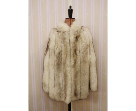 Vintage white fox jacketCondition ReportAppears to be in overall good condition, supple with no splitting or loss of fur, lin