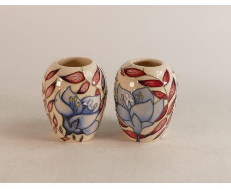 A pair of Jacobs Ladder vases, height 9cm 