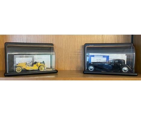 Franklin Mint; 1:24 scale diecast replica model cars, comprising of 1915 Stutz Bearcat roadster and a 1930 Bugatti Royale Cou