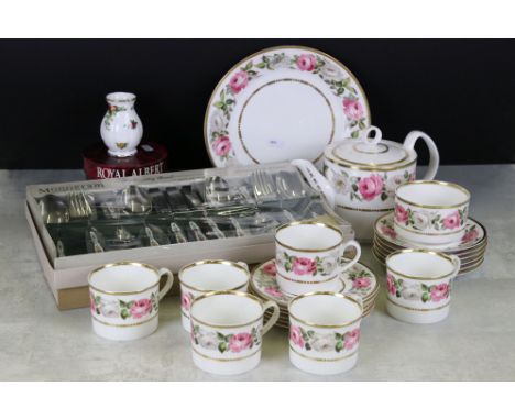 Royal Worcester ' Royal Garden ' Tea Set comprising tea pot, 6 Cups, 6 Saucers, 6 Tea Plates, Sandwich Plate and Sugar Bowl t