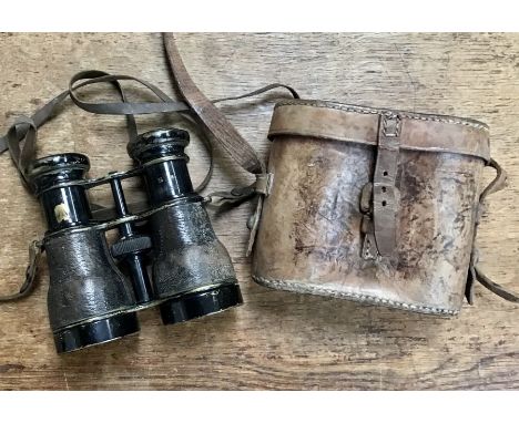 Second Boer War, British army issued Officers field glasses with original leather case, model number 2463, still in good work