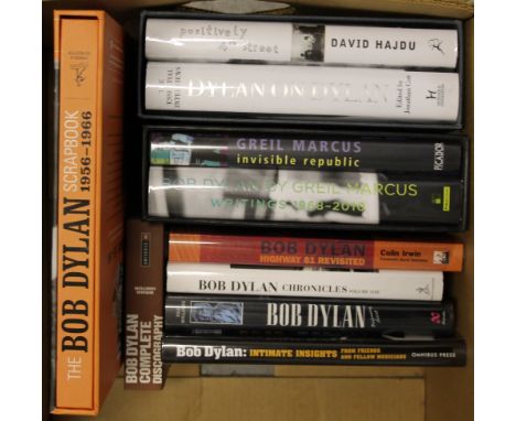 BOB DYLAN - Ten hard and softback books on subject of the musician Bob Dylan.