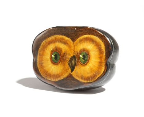 A 19th century papier-mache snuff box, the hinged lid decorated with an owl's head, 7.6cm wide.