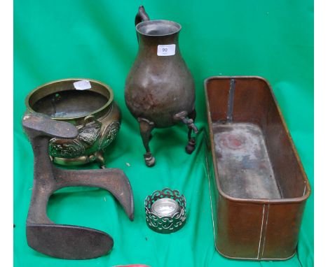 A group of brass items to include a jug and a large planter .

Cost to post within the uk is £15.99+ VAT on a tracked and rec