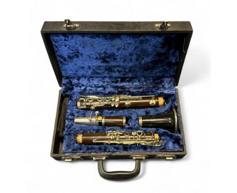 Covesnon Clarinet - brown laquered joints with a black barrell. Comes with a black leather hardback locking case inlaid with 