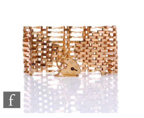 A 9ct ten bar gate bracelet, weight 22g, terminating in padlock fastener.