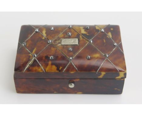 A blonde tortoiseshell trinket box with wire and stud decoration, 7.5cm wide,
