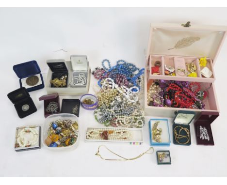 A Selection of Gold and Costume Jewellery including a 9ct gold wedding band (2.7mm wide, size K.75, 2.25g) and a 9ct gold St.