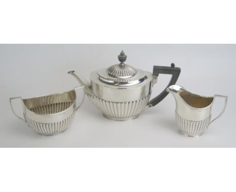 An Edward VII silver teapot, maker Goldsmith &amp; Silversmiths Co Ltd, London 1908, with half reeded decoration, together wi