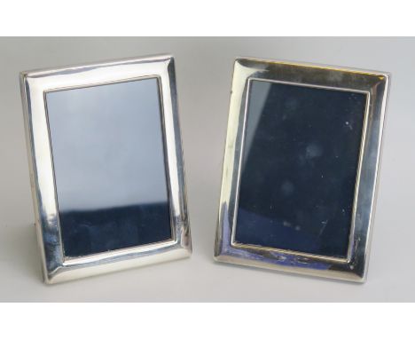A pair of Elizabeth II silver easel photograph frames, maker Carrs of Sheffield, Sheffield, 1986, 16cm x 12cm.