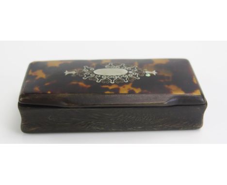 A 19th century horn and tortoiseshell snuff box, the lid with silver wire inlaid decoration, 7cm long.