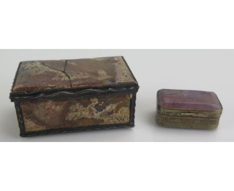 A polished hardstone and gilt metal trinket box of rectangular outline, 7cm long, a/f and a similar smaller box, 4cm wide. (2
