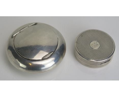 An Edward VII silver circular snuff box, maker Henry Clifford Davis, Birmingham, 1909, with flip lid, 7cm diameter, together 