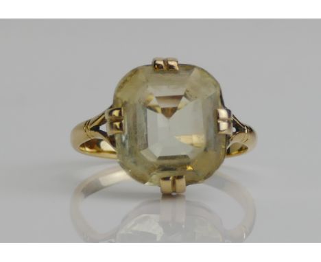 An 18ct Gold and Gem Set Dress Ring, c. 13.9x12.8mm, size R.5, stamped 18CT, 5.41g