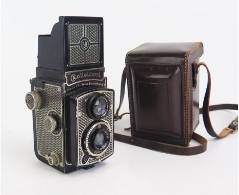 Franke and Heidecke Rolleicord Compur Camera, Carl Zeiss Jena Nr 1:4.5 f=7.5cm lens, in brown leather case.