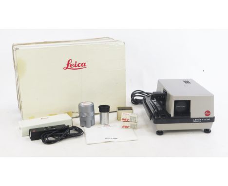 Leica P2000 Slide Projector with Colourplan-P CF1:2.5/90 lens, cable remote, boxed