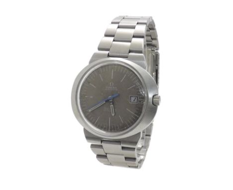 Omega Geneve Dynamic automatic stainless steel gentleman's bracelet watch, the gilt dial with baton markers, blue sweep centr
