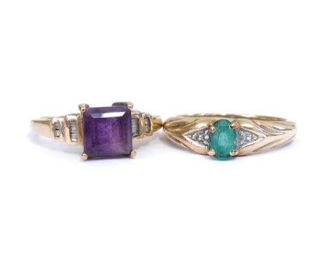 A 9ct gold and emerald solitaire ring, claw set, size O, together with a 9ct gold and amethyst ring, high claw set with step 