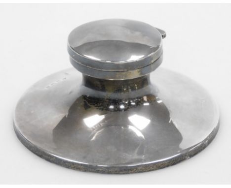 An Edward VII silver capstan inkwell, of loaded plain form, Birmingham 1909, 12.5cm diameter.