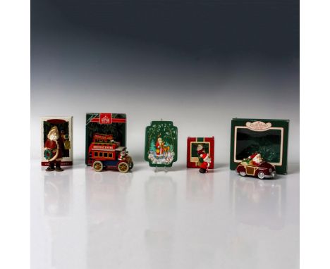 Delight in our charming set featuring two versions of Here Comes Santa, one with a Kringle Tours bus and the other with a red