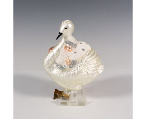 From the late 1870s, these foot-propelled boats, adorned with large swans covering the captain's area, are the only of their 