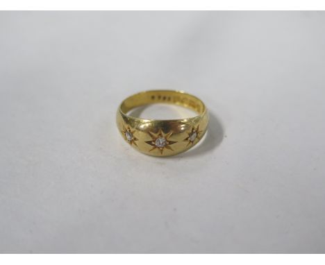 An 18ct yellow gold three stone diamond gypsy ring, size K/L approx 3.8 grams, general usage marks 