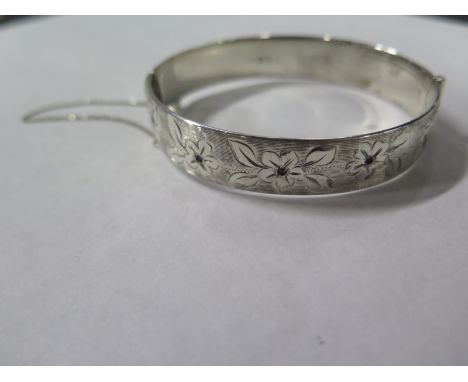 A decorative silver bangle Lodon 1964/65 GJld for Gerog Jensen, approx 36 grams, some usage but generally good 