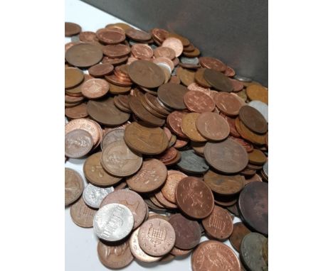 GLASS JAR CONTAINING A LARGE QUANTITY OF DECIMAL COINAGE
