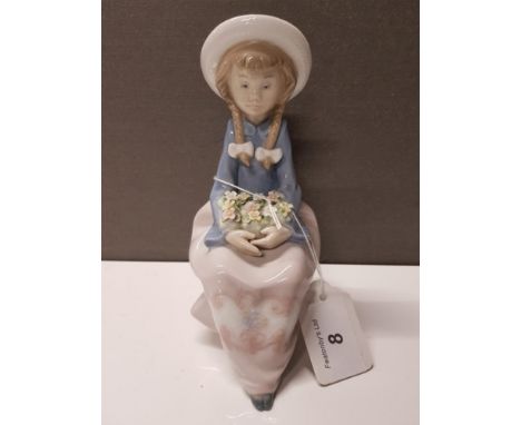 LLADRO FIGURE 5554 PRETTY AND PRIM