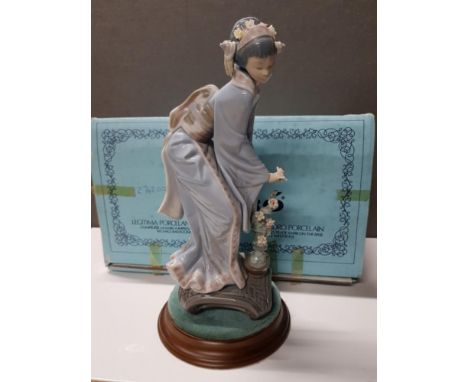 LLADRO FIGURE 1449 MAYUMI ON STAND WITH ORIGINAL BOX     SAS