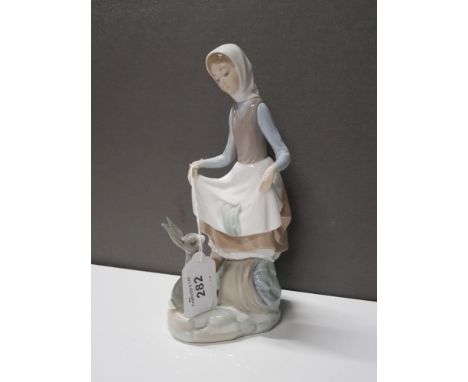 LLADRO FIGURE 4826 RABBITS FOOD