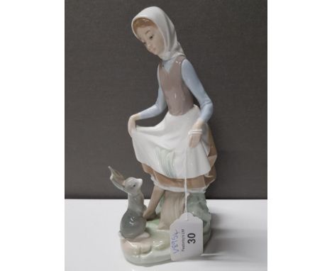 LLADRO FIGURE 4826 RABBITS FOOD         NA DAMAGE TO EAR