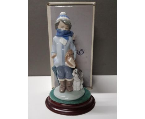 LLADRO FIGURE 5220 WINTER ON STAND AND WITH ORIGINAL BOX