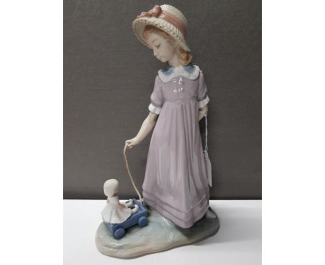 LLADRO FIGURE 5044 PULLING WAGON