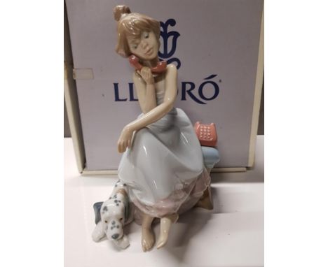 LLADRO FIGURE 5466 CHIT CHAT WITH ORIGINAL BOX AND SIGNED