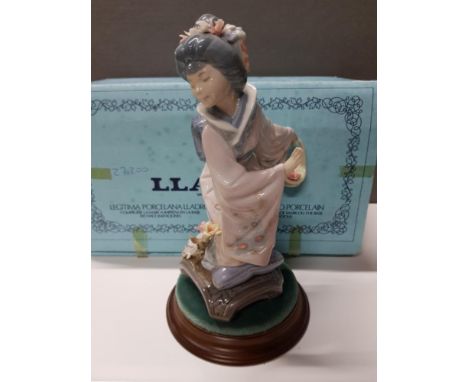 LLADRO FIGURE 1447 MICHIKO ON STAND WITH ORIGINAL BOX       SAS