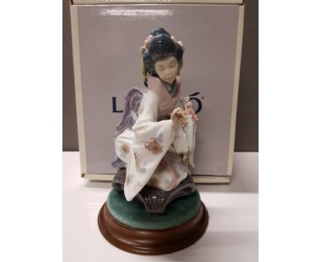 LLADRO FIGURE 1450 KIYOKO ON STAND WITH ORIGINAL BOX