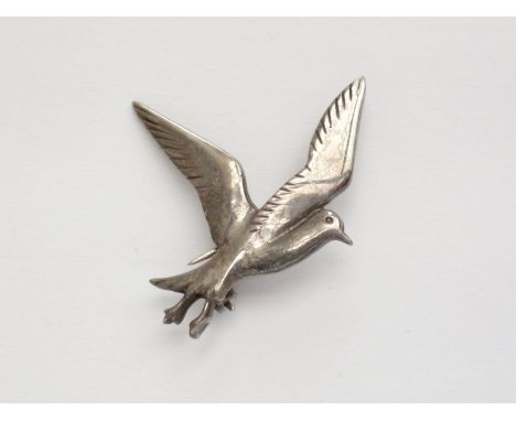 An Ola Gorie (20th Century) silver brooch, modelled in the form of a swooping bird, Edinburgh, 1975, 6.8g Ola M Gorie was bor