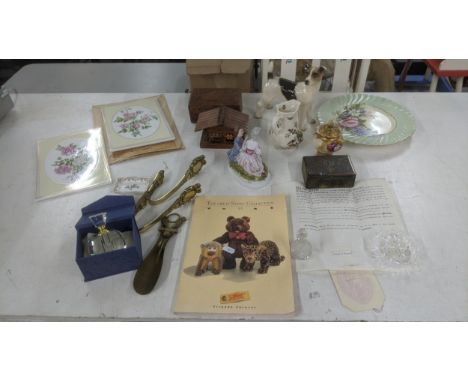 A mixed lot to include a Royal Worcester pot pourri A/F, a pair of Royal Worcester Rose collection wall hanging plaques, a wh