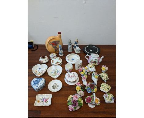 A mixed lot of ceramics to include: floral trinkets, a Dresden figure of a girl and a duck, a Royal Worcester pin dish, other