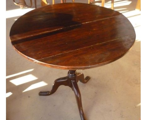 19th C mahogany tripod table, with circular top and turned column on three splayed legs (diameter 76.5cm, height 75.5cm) 