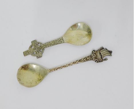 Robert Allison silver caddy spoon and Viking longboat spoon, Glasgow assay marks for 1947 & 1958 (2) 