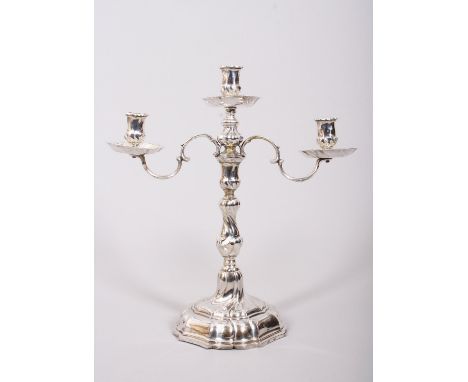 Barock-Girandole, 12 Loth Silber, Bautzen (Sachsen), Mitte 18.Jh. quadratischer godronierter Stand (dat. 1770), balustierter 
